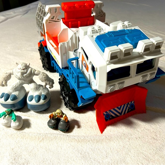 Mattel Toys Matchbox Big Boots Arctic Yeti Catcher Truck Vehicle